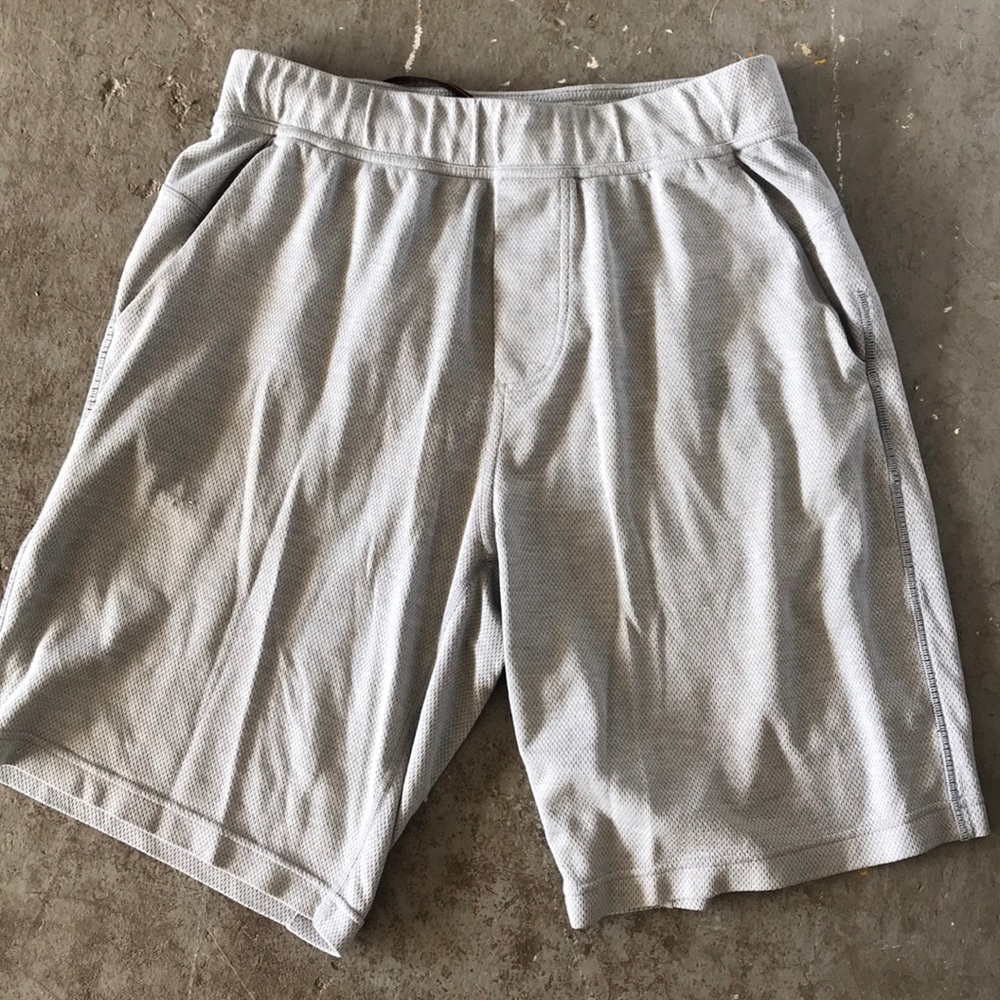 Men’s lulu shorts
